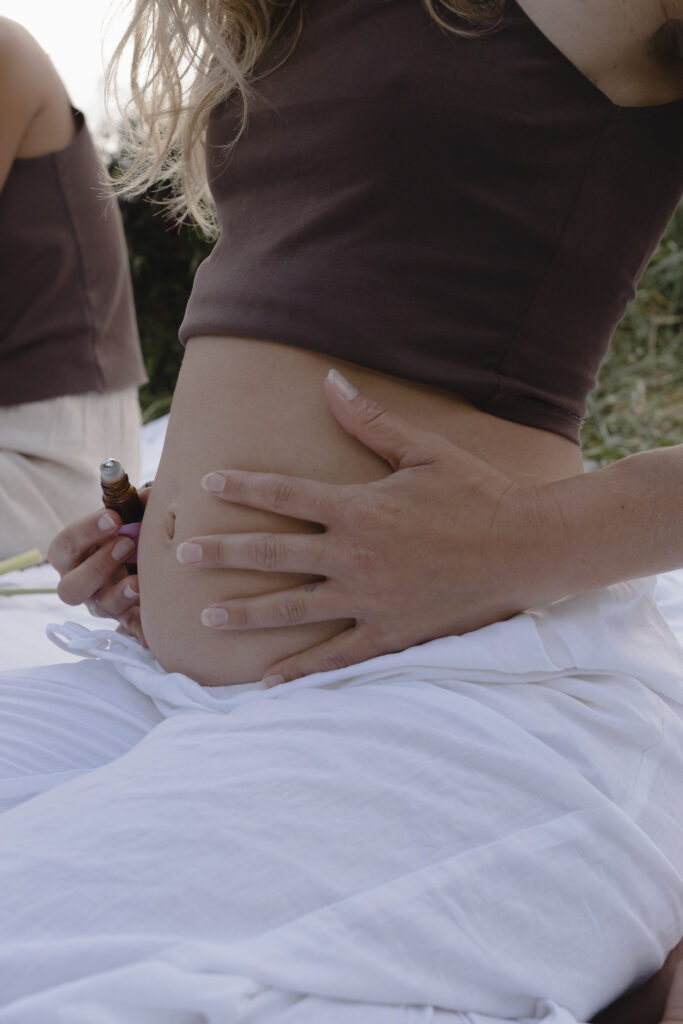 unfold essential oil blend, ole, schwanger, chakra, period